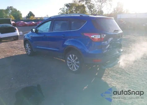 2017 Ford Escape Titanium z USA, uszkodzony, nr VIN 1FMCU9J91HUB57314